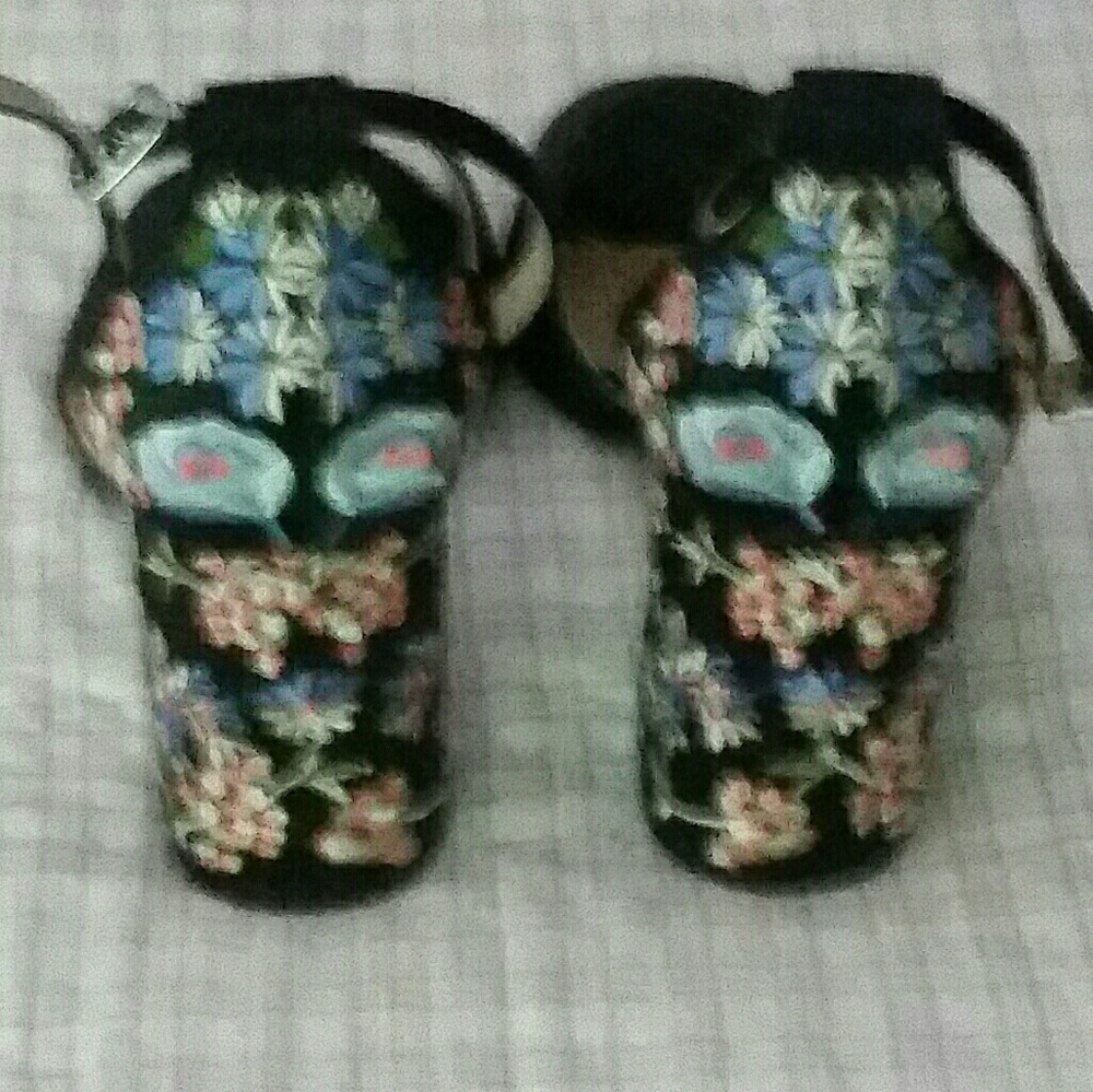 Shoes - Picture 1 of 3